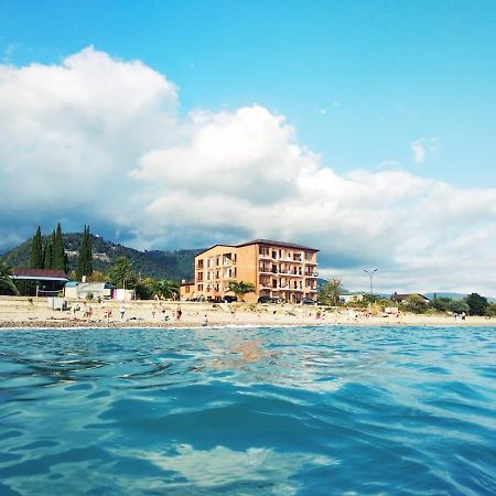 Leon Hotel New Athos Екстериор снимка