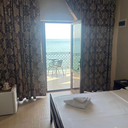 Leon Hotel New Athos Екстериор снимка
