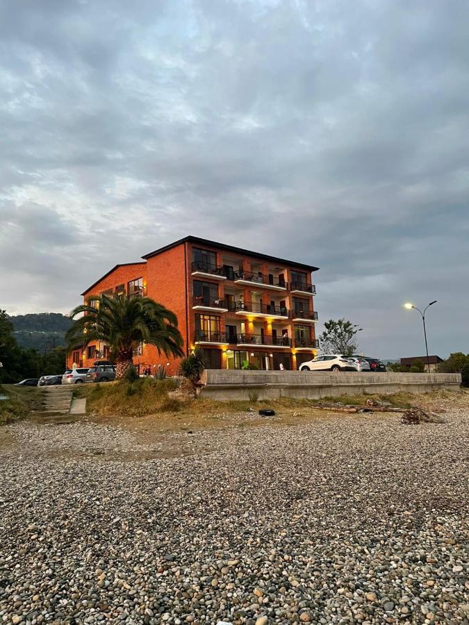 Leon Hotel New Athos Екстериор снимка