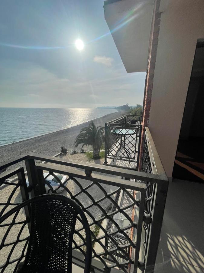 Leon Hotel New Athos Екстериор снимка